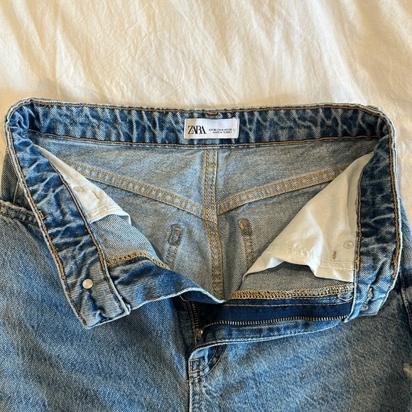 Beautiful flared Zara jean with knee rips - Picture 5 of 5